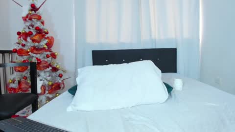 Daila Smith  online show from December 2024 07:50:02 PM