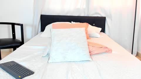 Daila Smith  online show from February 2025 07:45:02 PM