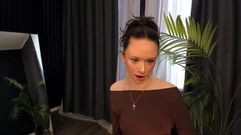 daily_glam online show from October 2025 12:23:02 PM