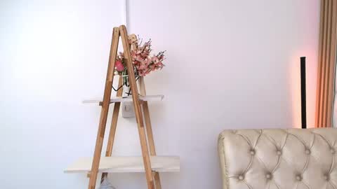 Lauren            online show from February 2025 09:23:01 PM