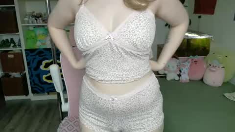 Snapshot of daisy_dollxo chatting on April 2026 06:21:01 PM Daisy online show from April 2026 06:21:01 PM