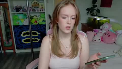 Snapshot of daisy_dollxo chatting on May 2026 09:12:01 PM Daisy online show from May 2026 09:12:01 PM