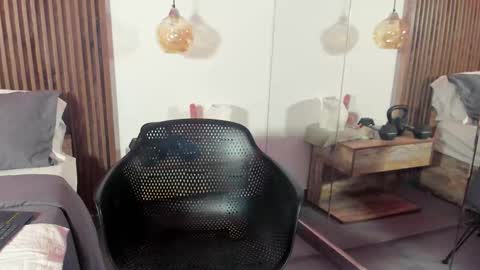 daisylin_mb online show from November 2025 10:25:01 PM