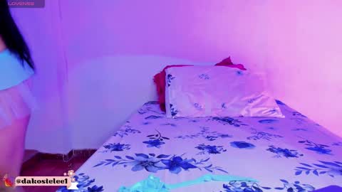 dakostelee1_ online show from December 2025 01:29:02 PM