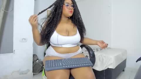 Snapshot of dakota__luxx chatting on September 2025 04:29:01 AM dakota__luxx online show from September 2025 04:29:01 AM