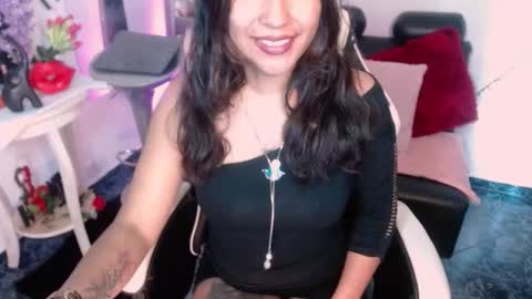 Caroliina online show from October 2025 07:58:02 PM