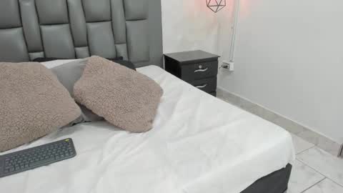 Dakota  online show from November 2025 12:34:01 PM