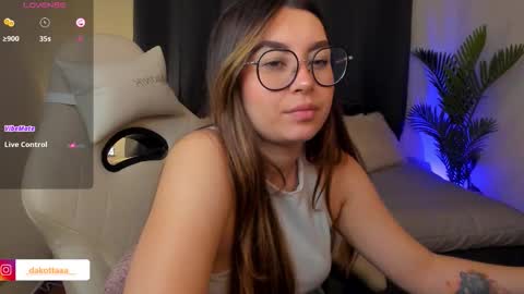 dakottaa__ online show from November 2025 12:10:01 AM