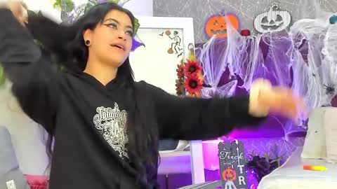   online show from October 2025 05:19:02 AM