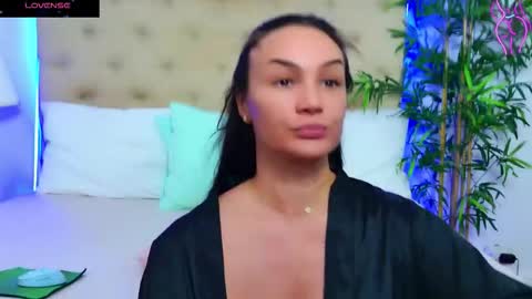 daliyaa_ online show from October 2025 12:13:02 PM