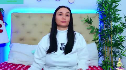 daliyaa_ online show from December 2025 01:05:01 PM