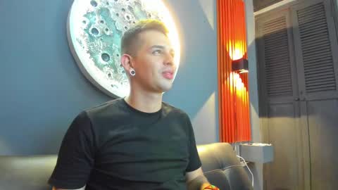 Snapshot of damian__oliver chatting on December 2024 01:05:01 AM Damian Oliver online show from December 2024 01:05:01 AM