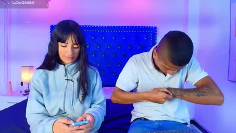 Snapshot of damian_and_roxanne chatting on March 2026 12:33:02 PM DAMIAN AND ROXANNE. online show from March 2026 12:33:02 PM