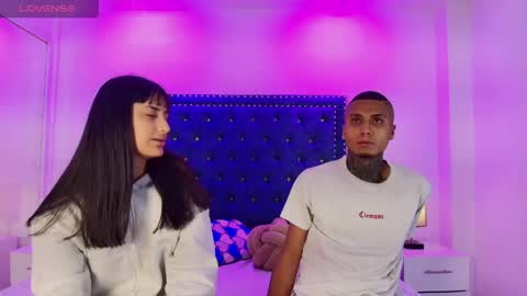 Snapshot of damian_and_roxanne chatting on April 2026 12:41:01 PM DAMIAN AND ROXANNE. online show from April 2026 12:41:01 PM