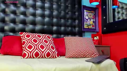 Snapshot of damian_bulls chatting on February 2026 01:18:01 PM ---Damian--- online show from February 2026 01:18:01 PM