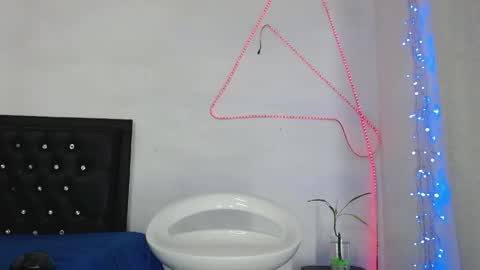Snapshot of damian_hart_24cm chatting on May 2026 12:10:01 PM damian_hart_24cm online show from May 2026 12:10:01 PM