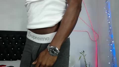 Snapshot of damian_hart_24cm chatting on May 2026 12:01:01 PM damian_hart_24cm online show from May 2026 12:01:01 PM