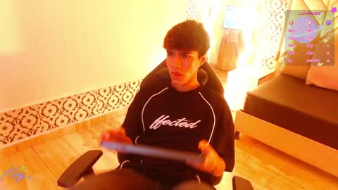 Snapshot of damian_tay chatting on April 2026 11:36:01 AM damian_tay online show from April 2026 11:36:01 AM