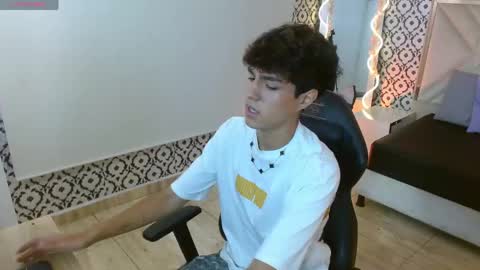 Snapshot of damian_tay chatting on April 2026 11:37:01 AM damian_tay online show from April 2026 11:37:01 AM