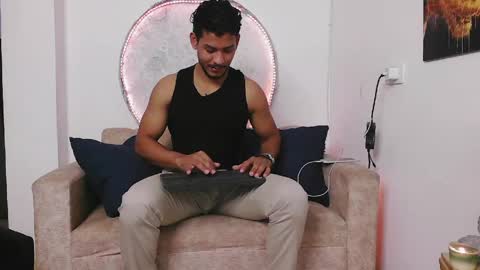 Snapshot of damiann_rees chatting on June 2026 01:45:01 AM instagram damiannreed. online show from June 2026 01:45:01 AM