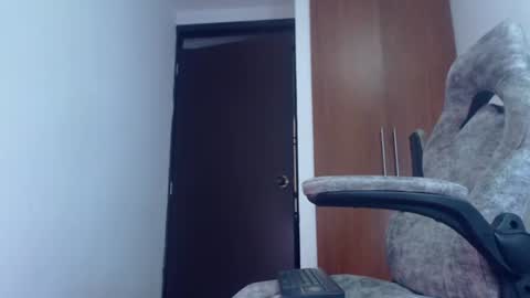 Snapshot of dammuscle chatting on June 2026 02:14:01 PM dammuscle online show from June 2026 02:14:01 PM
