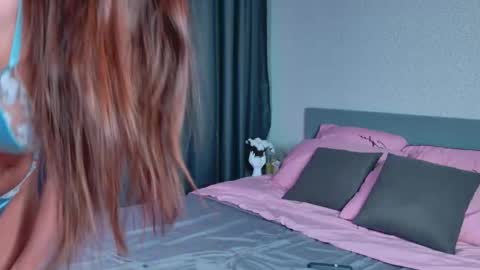 Julia online show from November 2025 02:34:01 AM