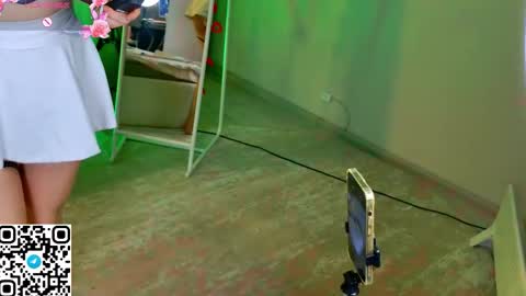 Emilia online show from November 2025 03:05:01 PM