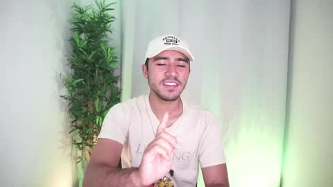 Snapshot of damon_frost chatting on May 2026 04:09:01 AM damon_frost online show from May 2026 04:09:01 AM