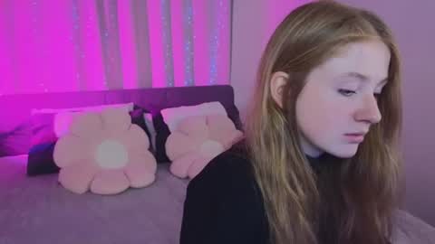Snapshot of dan1ella_sun chatting on June 2026 03:35:02 PM dan1ella_sun online show from June 2026 03:35:02 PM