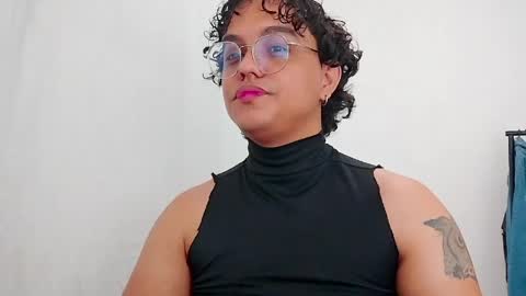 Snapshot of dan_blous chatting on April 2026 02:27:02 AM Diane Blosson online show from April 2026 02:27:02 AM