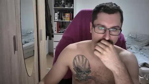 King Dan online show from October 2025 07:42:02 PM