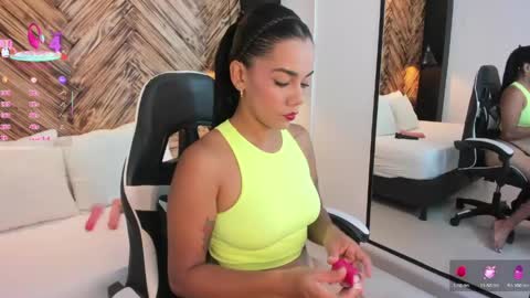 Snapshot of dana_daree chatting on April 2026 12:20:02 PM D A N A online show from April 2026 12:20:02 PM
