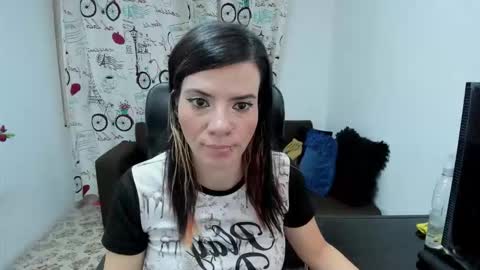 Danaa Rey online show from November 2025 04:30:02 PM