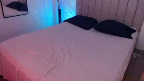 Ela and Santi online show from February 2026 10:30:02 PM