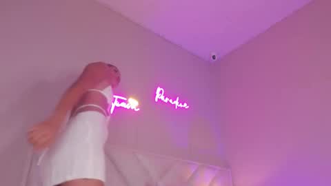 Hi I am Dani online show from September 2025 11:43:02 AM