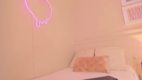 Hi I am Dani online show from November 2025 11:43:02 AM