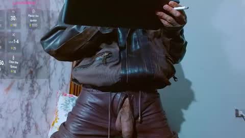 Snapshot of daniel_deluxx chatting on April 2026 01:19:01 AM daniel_deluxx online show from April 2026 01:19:01 AM