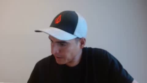 Snapshot of daniel_surfer chatting on December 2024 01:28:02 PM Daniel  online show from December 2024 01:28:02 PM
