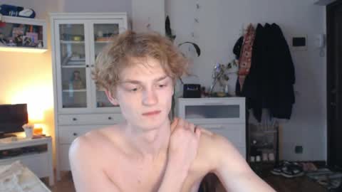 Snapshot of daniel_yumm chatting on April 2026 03:33:02 AM Daniel online show from April 2026 03:33:02 AM