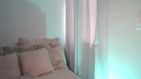 Snapshot of daniela_valencia chatting on September 2025 06:52:02 PM Lucia online show from September 2025 06:52:02 PM