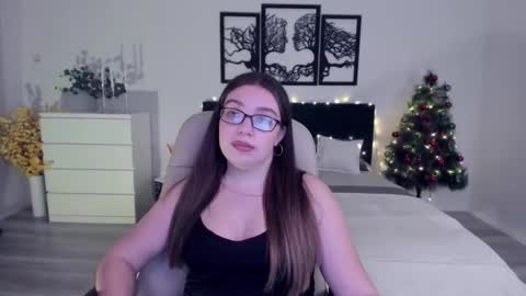 Snapshot of daniellasweet20 chatting on December 2024 03:55:01 PM Daniella online show from December 2024 03:55:01 PM