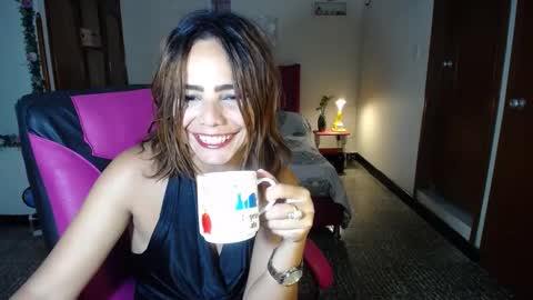 Snapshot of danielle_rose_ chatting on December 2024 09:37:02 PM Angie online show from December 2024 09:37:02 PM