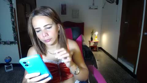 Snapshot of danielle_rose_ chatting on February 2025 04:07:01 PM Angie online show from February 2025 04:07:01 PM