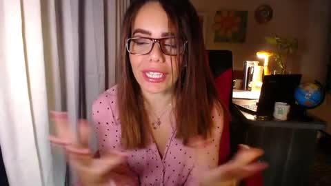 Snapshot of danielle_rose_ chatting on June 2026 07:07:01 PM Angie online show from June 2026 07:07:01 PM