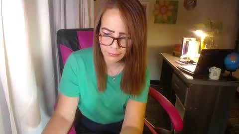 Snapshot of danielle_rose_ chatting on June 2026 05:18:02 PM Angie online show from June 2026 05:18:02 PM