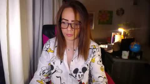 Snapshot of danielle_rose_ chatting on June 2026 05:02:02 PM Angie online show from June 2026 05:02:02 PM