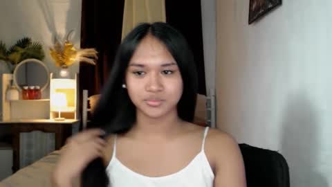 daniellelux online show from February 2025 08:20:01 AM