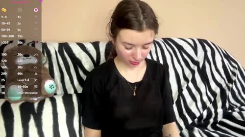 Mia online show from December 2025 07:17:01 AM