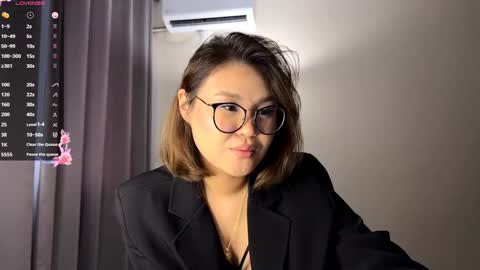 Luna  online show from December 2025 10:20:02 AM