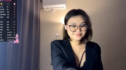 Luna  online show from December 2025 10:26:01 PM